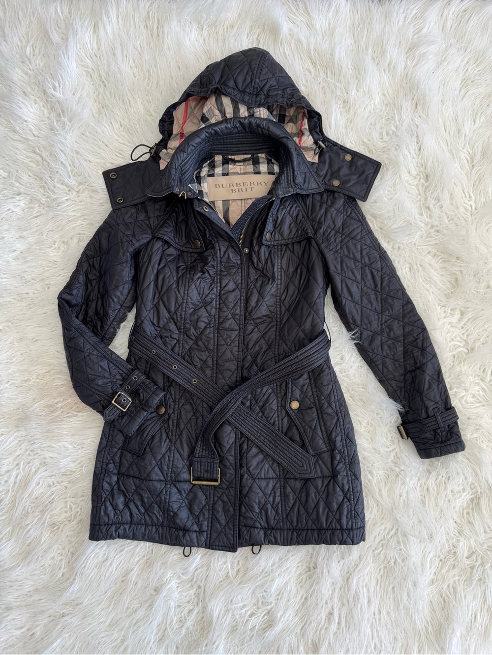 Burberry Quilted Finsbridge Coat in Black with Signature Check Lining